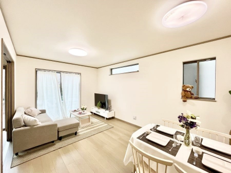 ���r���O�@�傫�ȑ����炽���Ղ�̗z���ƕ����������郊�r���O