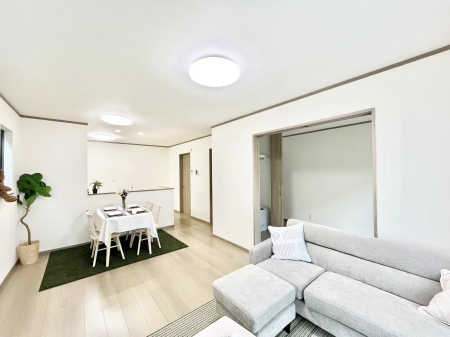 ���̑����ρ@�Ƒ��̏Ί炪���R�Ɛ��܂�Ă���A����ȕ��͋C�̃_�C�j���O�Ɏd�オ���Ă��܂�