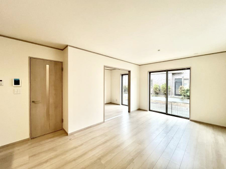 ���r���O�@���邢�z���������A�����̕��͋C�ɖ�������郊�r���O�E�_�C�j���O�B   