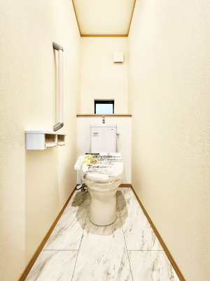 �g�C���@������A�������`Toilet�`�@�Y��E�X�b�L���E���K�ȃE�H�V�����b�g�t�g�C���ł��낰���Ԃł��B�̌������薾�邭�A���K��ԂƂȂ��Ă���܂��������g���ꏊ�����炱���̔z���ł��I