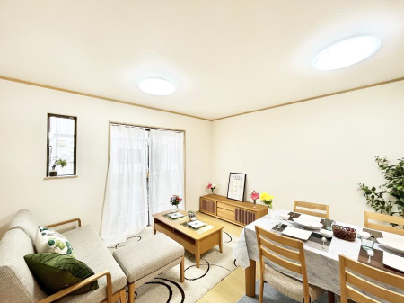 ���̑����ρ@�����`Living�`�@�����ɂ݂͂�Ȃ��W���A�H���Ɗy������b���n�܂�B�b�ɖ����ɂȂ肷���āA��������Y��锼�߂��ɂȂ��Ă��܂��B����ȑ��̊Ԃ̍K�������������Ă����ꏊ�ł��肽���B