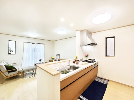 �L�b�`���@������A�������`Kitchen�`�@���R�������鑋�̂���L�b�`���������g���ꏊ�����炱���A�g��������l�����܂����B�������Ƃ����L�b�`���R�[�i�[�͎����L���Ȏd�オ��ƂȂ��Ă���܂��B