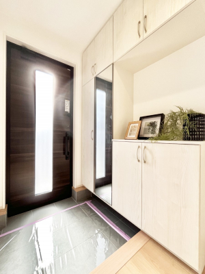 ���ց@�K���X�X���b�g�̓��������փh�A�������Ɍ���͂��Ă���܂�