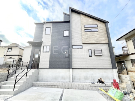 ���n�O�ώʐ^�@�O�ρ`Exterior�`�@��s���œ���̃X���[���C�t���΂Ɉ͂܂ꂽ�y�n�͓s��̌�����Y���ꂻ���B�l�G��ʂ��Ď��R�ƐG�ꍇ����X�|�b�g�����ӂɂ͐��肾������I�Z�݂����Ȃ�ƁB��炵�������B