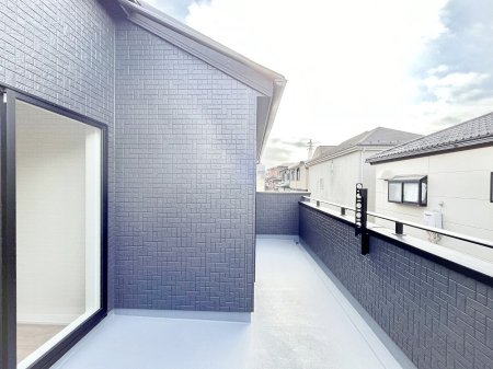 �o���R�j�[�@�����`Balcony�`  �o���R�j�[�͉������z���������݁A���z�c����󕨂��C�����悭�������Ƃ��ł��܂��B  �g���₷���J���I�ȃo���R�j�[�ł����z�����������Ղ�~�蒍���A�o���R�j�[�t���Z�܂��B  