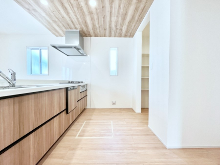 �L�b�`���@�����`Kitchen�`�@���R�������鑋�̂���L�b�`���������g���ꏊ�����炱���A�g��������l�����܂����B�������Ƃ����L�b�`���R�[�i�[�͎����L���Ȏd�オ��ƂȂ��Ă���܂��B