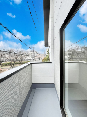 �o���R�j�[�@�����`Balcony�`  �o���R�j�[�͉������z���������݁A���z�c����󕨂��C�����悭�������Ƃ��ł��܂��B  �g���₷���J���I�ȃo���R�j�[�ł����z�����������Ղ�~�蒍���A�o���R�j�[�t���Z�܂��B  