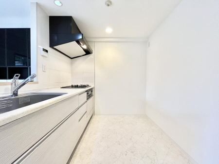 �L�b�`���@�����`Kitchen�`  �u���������͉�����낤�v����ȃL�b�`���Ȃ�v�������藿�����ł����Ⴂ�܂��B  �L�b�`������̓��r���O����]�ł��Ƒ����Ȃ��邨�Ƃ������ɂ������܂��B  