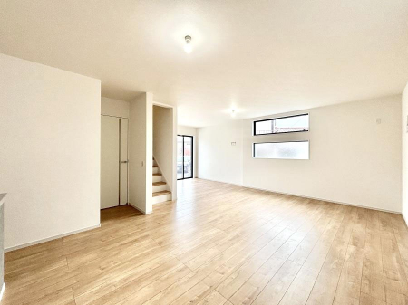 ���r���O�@�����`Living�`�@���r���O�ɊK�i�̂���Ԏ��ł���Ƒ��̃R�~���j�P�[�V�������X���[�Y�Ɏ��܂��ˁ��Ƃ肠���炵�ƐS�n�悢�Z�����a���ґ�Ȏ��Ԃ����Ƒ��݂�Ȃł��߂����������B