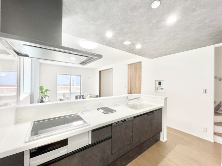 �L�b�`���@�������P�������`Kitchen�`�@���r���O�����n����J�E���^�[�L�b�`���B���������Ȃ���Ƒ��ƃR�~���j�P�[�V�������Ƃ�邾���łȂ��A�傫�ȊJ���������邱�Ƃ��ł��܂��B���q�l�̐����������邱�Ƃ��ł��܂��ˁI