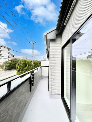 �o���R�j�[�@������B�������`Balcony�`  �o���R�j�[�͉������z���������݁A���z�c����󕨂��C�����悭�������Ƃ��ł��܂��B�g���₷���J���I�ȃo���R�j�[�ł����z�����������Ղ�~�蒍���A�o���R�j�[�t���Z�܂��B  