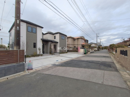 ���n�O�ώʐ^�@�`Exterior�`�@�O�ʓ��H�F�쐼 21m �����A�k�� 6m �����@��w�̈�ˌ��Ă𒆐S�Ƃ����X���݂����R�Ƒ����A���ӂ͍��������������Ă��Ȃ��̂ŁA�΂̑����ՐÂȎ����������ł��B