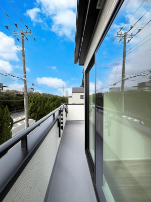 �o���R�j�[�@������A�������`Balcony�`  �o���R�j�[�͉������z���������݁A���z�c����󕨂��C�����悭�������Ƃ��ł��܂��B  �g���₷���J���I�ȃo���R�j�[�ł����z�����������Ղ�~�蒍���A�o���R�j�[�t���Z�܂��B  