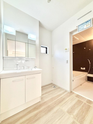 ���̑��@�����`Dressing Room�`�@�Â��Ȃ肪���Ȑ��ʏ�����������ƍ̌��Ɗ��C���\�Ȃ̂ŋC�����悭���g�������܂��B�O�ʋ��^�C�v�̐��ʑ�͋������[�ŎU�炩�肪���Ȑ��ʏ����X�b�L����