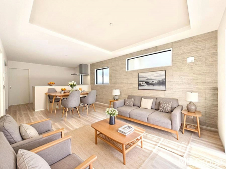 ���r���O�@�����`Living�`�@�Ƒ��̉�b��Ί炪�s���������r���O�ł��B�q���������Ă�p�����Ȃ���A�傫�ȃ\�t�@��_�C�j���O�e�[�u���ł������H���������肭�났�����􂻂�Ȗ������������Ԃł��I���Ƌ��CG�ł�