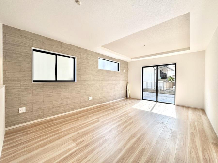 ���r���O�@�����`Living�`�@�O���̗��Ȃ��V���v���ł�������LDK�B�傫�ȑ�������������������ނ̂Ŏ��������邭�A�Ƒ��̌e���̏�Ƃ��ăs�b�^���ł��B�J�����Ɠ�������̗ǂ��𐥔񂲗����������I