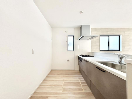 �L�b�`���@�����`Kitchen�`�@���R�������鑋�̂���L�b�`���������g���ꏊ�����炱���A�g��������l�����܂����B�������Ƃ����L�b�`���R�[�i�[�͎����L���Ȏd�オ��ƂȂ��Ă���܂��B