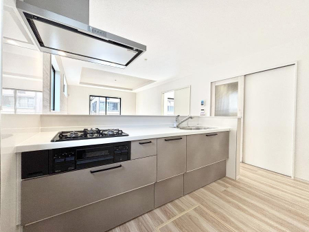 �L�b�`���@�����`Kitchen�`  ���r���O�����n����J�E���^�[�L�b�`���B  ���������Ȃ���Ƒ��ƃR�~���j�P�[�V�������Ƃ�邾���łȂ��A�傫�ȊJ���������邱�Ƃ��ł��܂��B  ���q�l�̐����������邱�Ƃ��ł��܂��ˁI