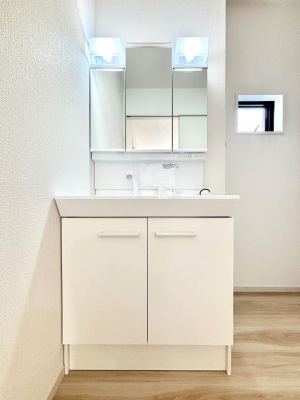 ���ʑ�E���ʏ��@�����`Dressing Room�`  ����������F�����œ��ꂳ��Ă���ƁA�X�b�L���Ɛ�������ۂ������܂��B  ���̗��ɂ͂����Ղ�Ǝ��[�X�y�[�X��W�������I  �����́A�V���v�����@�\�����d�����āB