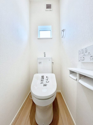 �g�C���@�����`Toilet�`�@�Y��E�X�b�L���E���K�ȃE�H�V�����b�g�t�g�C���ł��낰���Ԃł��B�g�C���͖����g�킴��𓾂Ȃ����́B����������ۂ������ł��ˁB�g�C����2��������̂Œ��̍��G���ɕ֗��ł��I