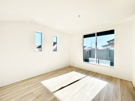 �Q���@�����`Bed Room�`�@2�ʍ̌����m�ۂ������邢�����́A���ʂ����ǂ��A��ϋ��S�n�̗ǂ���ԂƂȂ��Ă���܂��B�u�₩�ȕ��������ċN���钩�́A���K�����̎n�܂�ɁI���������ʕ����ƂĂ��ǂ��Z�܂���