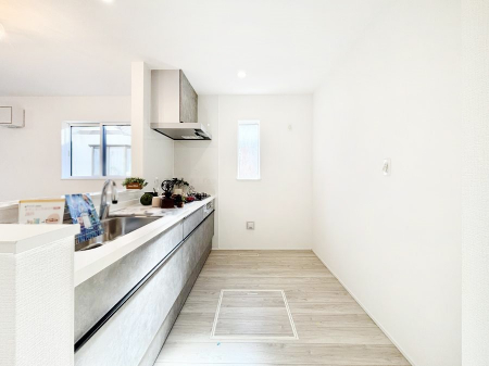 �L�b�`���@�����`Kitchen�`�@���R�������鑋�̂���L�b�`���������g���ꏊ�����炱���A�g��������l�����܂����B�������Ƃ����L�b�`���R�[�i�[�͎����L���Ȏd�オ��ƂȂ��Ă���܂��B