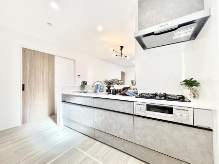 �L�b�`���@�����`Kitchen�`  ���r���O�����n����J�E���^�[�L�b�`���B  ���������Ȃ���Ƒ��ƃR�~���j�P�[�V�������Ƃ�邾���łȂ��A�傫�ȊJ���������邱�Ƃ��ł��܂��B  ���q�l�̐����������邱�Ƃ��ł��܂��ˁI