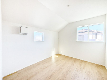 �Q���@�����`Bed Room�`�@�؂̉����肪�₳�����t���[�����O�͈��炬�������炷�v���C�x�[�g��ԁB����߂̃t���[�����O�ł��̂ŁA�ǎ��Ƃ��}�b�`���A���������X�ɍL�������Ă������ʂ��B