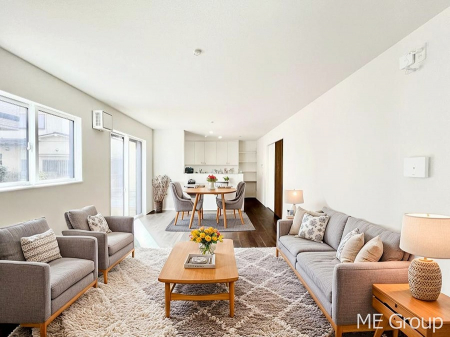 ���r���O�@�������Q�������`Living�`�@�Ƒ��̐H����c���̂ق��A�q�ǂ���V�΂�����A�F�l���������肷��LDK�͏Z�܂��̒��S�B�����ԉ߂����ꏊ������A���̋�Ԃ͏Z�܂��S�̂̋��S�n�����E���܂��B  ���Ƌ��CG�ł�