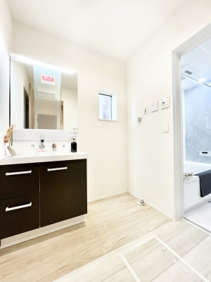 ���ʑ�E���ʏ��@�������P�������`Dressing Room�`�@�Â��Ȃ肪���Ȑ��ʏ�����������ƍ̌��Ɗ��C���\�Ȃ̂ŋC�����悭���g�������܂��B�O�ʋ��^�C�v�̐��ʑ�͋������[�ŎU�炩�肪���Ȑ��ʏ����X�b�L����