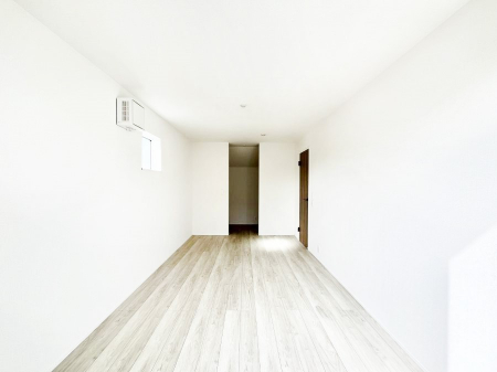 ���̑����ρ@�������P�������`Bed Room�`  �u��������������l�v�Ƃ��v�w�ł�����肭�낰��Q���B  �����̉Ǝ��₨�d���ɔ�ꂽ���̓t�J�t�J�̃x�b�g�Ŗ�����Ă��������B�e���r��{�I�������Ă����K�ȍL����������