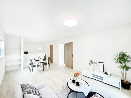 ���r���O�@�������P�������`Living�`�@�����ɂ݂͂�Ȃ��W���A�H���Ɗy������b���n�܂�B�b�ɖ����ɂȂ肷���āA��������Y��锼�߂��ɂȂ��Ă��܂��B����ȑ��̊Ԃ̍K�������������Ă����ꏊ�ł��肽���B