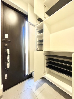 ���̑����ρ@�����Ղ���[�ł���V���[�Y�{�b�N�X�ŉƑ��S���̌C���A���ւ�������B  