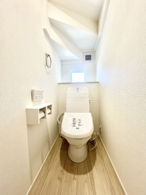 �g�C���@�g�C����1�K��2�K���ꂼ��ɔz�u����Ă��ĂƂĂ��֗��ł��B 