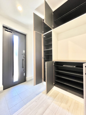 ���̑����ρ@�����Ղ���[�ł���V���[�Y�{�b�N�X�ŉƑ��S���̌C���A���ւ�������B  