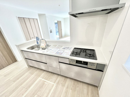 �L�b�`���@���������Ȃ���ł����Ƒ��Ƃ̉�b���y���߂�ΖʃL�b�`��