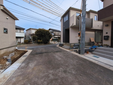 ���n�O�ώʐ^�@�`Exterior�`�@�O�ʓ��H�F�� 5m�A�k�� 4m �����@�Z��n�ɂȂ��Ă���̂Ŏԗʂ����Ȃ��A�Â��ȗ��n�ł��B�q��Ċ����ǍD�ł������ӊ������킹�Ă��ē������Ē����܂��B