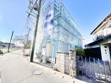 ���n�O�ώʐ^�@�O�ρ`Exterior�`  �ՐÂȏZ��n�Ŏq��ĉƑ��Ƀs�b�^���B  �����̂��U�������K�ȗ΂Ɍb�܂ꂽ�G���A�ŁA���R�ɕ�܂ꂽ���₩�ȕ�炵���������邽�߂́A��Ƃ肠��Z���������Ă��܂��B