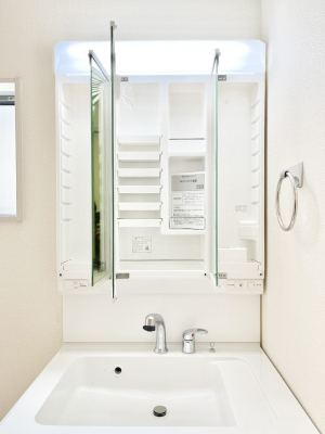 ���̑����ρ@�O�ʋ��̗��ɁA���ϕi��q���p�i�Ȃǂ����[�\�B���ʑ����������ƕۂ��܂��I