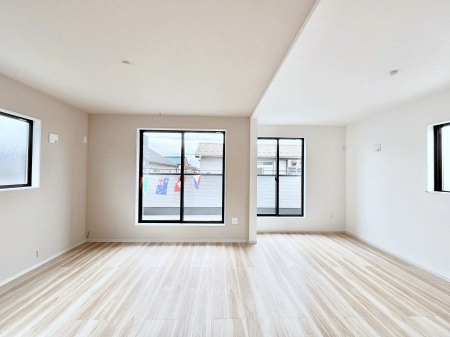 ���̑����ρ@�����`Bed Room�`�@���q�l�̐����ɍ��킹�ďZ�܂��̃��C�A�E�g���ς��܂��B�v�t���̃v���C�o�V�[���d��������A�����ɍ��킹�Ċ���x�b�g��z�u������B���������z���Ă̏Z�܂��I�т���؂ł��B