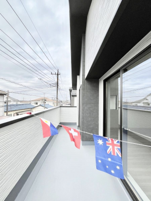 �o���R�j�[�@�����`Balcony�`�@������̃o���R�j�[�̑O�ɂ͉_�ȊO�ɑ��z���Ղ���̂�����܂���B�����󕨂������₷���A����薾�邭�C�����̂������������Ă��܂��B�Ƒ��S�����̐��󕨂���C�Ɋ����܂��B