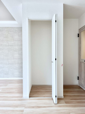 ���̑����ρ@���r���O���[�B�����Ɏ��[������ƕ����W�܂�LDK���X�b�L���Еt�������ł��ˁB  