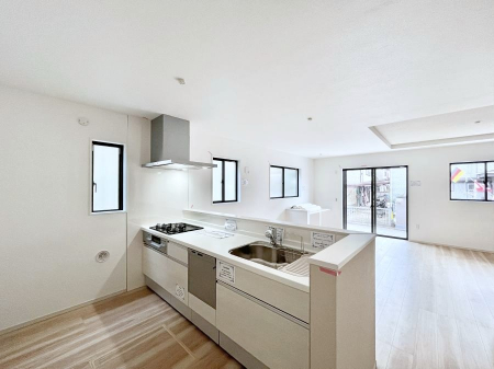 �L�b�`���@�����`Kitchen�`  ���r���O�����n����J�E���^�[�L�b�`���B  ���������Ȃ���Ƒ��ƃR�~���j�P�[�V�������Ƃ�邾���łȂ��A�傫�ȊJ���������邱�Ƃ��ł��܂��B  ���q�l�̐����������邱�Ƃ��ł��܂��ˁI