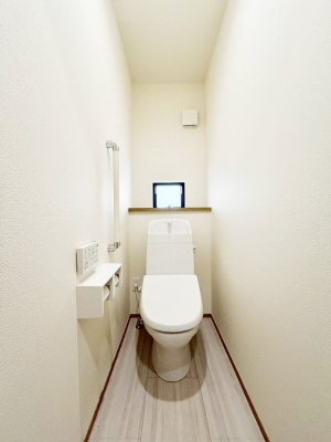 �g�C���@������A�������`Toilet�`�@�������̂��鐅����g�C���̓E�H�V�����b�g�t���ł����g�C���͖����g�킴��𓾂Ȃ����́B����������ۂ������ł��ˁB�g�C����2��������̂Œ��̍��G���ɕ֗��ł��I
