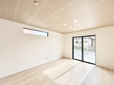 ���r���O�@���邢�z���������A�����̕��͋C�ɖ�������郊�r���O�E�_�C�j���O�B