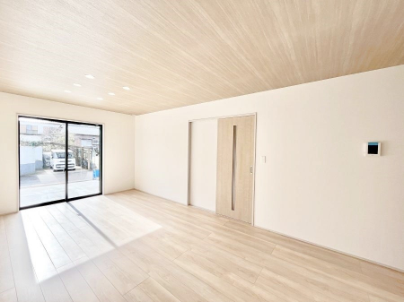 ���r���O�@�傫�ȑ����炽���Ղ�̗z���ƕ����������郊�r���O