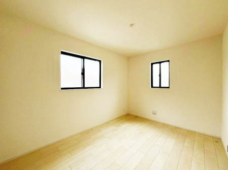 �q�������@������C�������`Bed Room�`�@�q�������͂��q�l�ɂƂ��đ�Ϗd�Ȗ���������܂��B�q����l�ŉ߂�����Ԃ�^���邱�ƂŁA�h���׋����Ԃ����R�Ƒ����܂����畔���̕Еt����|���Ȃǂ��������ƂɌq����܂��B