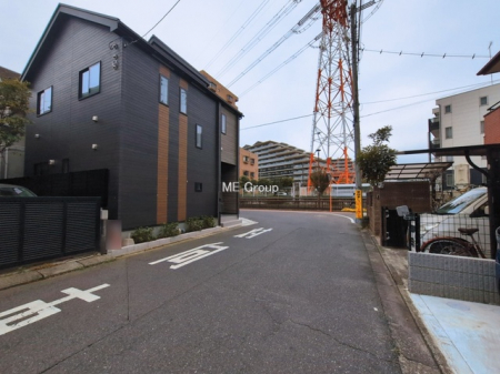 ���n�O�ώʐ^�@�`Exterior�`�@�O�ʓ��H�F��6.53m�����A�k6m�����@�Z��n�ɂȂ��Ă���̂Ŏԗʂ����Ȃ��A�Â��ȗ��n�ł��B�q��Ċ����ǍD�ł������ӊ������킹�Ă��ē������Ē����܂��B