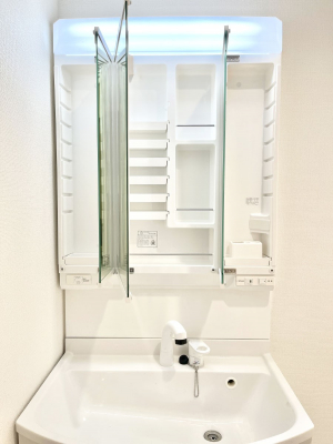 ���̑����ρ@�O�ʋ��̗��ɁA���ϕi��q���p�i�Ȃǂ����[�\�B���ʑ����������ƕۂ��܂��I