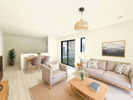 ���r���O�@�����`Living�`�@�Ƒ��̉�b��Ί炪�s���������r���O�ł��B�q���������Ă�p�����Ȃ���A�傫�ȃ\�t�@��_�C�j���O�e�[�u���ł������H���������肭�났�����􂻂�Ȗ������������Ԃł��I���Ƌ��CG�ł�